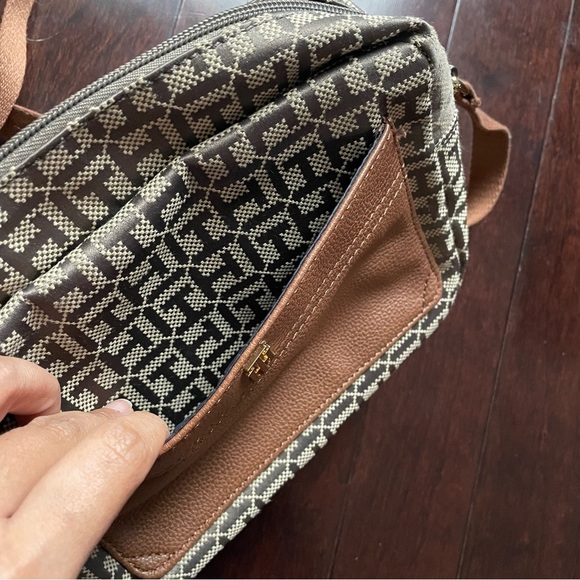 Tommy Hilfiger Crossbody Purse Brown Tan - Picture 3 of 9